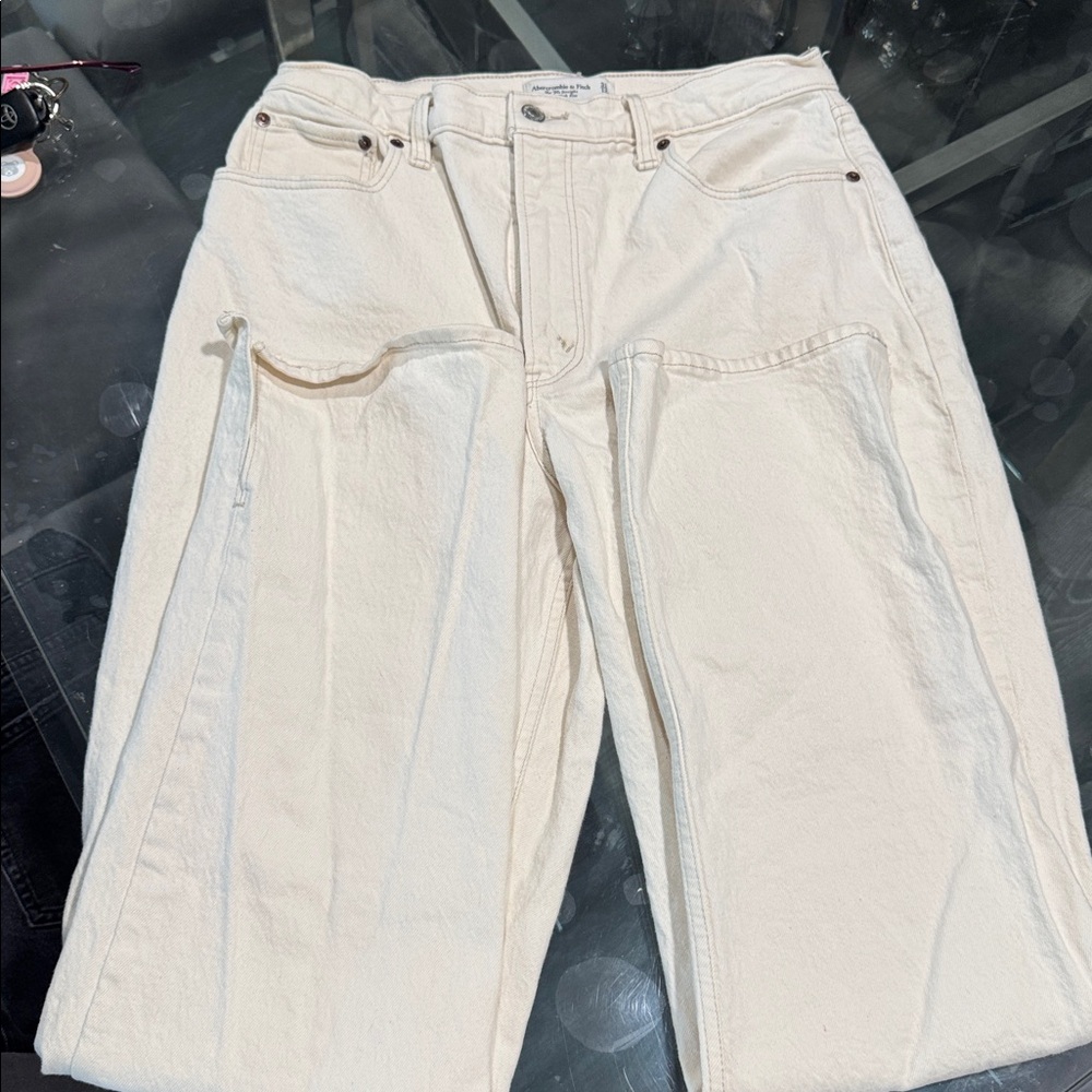 Abercrombie & Fitch 90s Straight Ultra High Rise in Cream Size 31